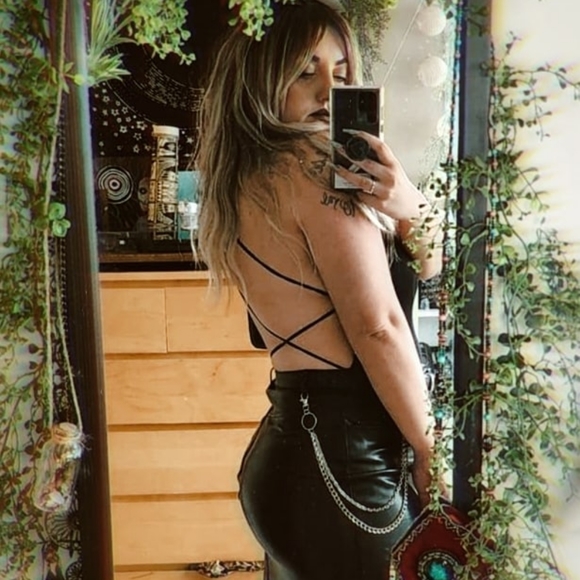 Meet your Posher, Cassandra - Picture 3 of 3